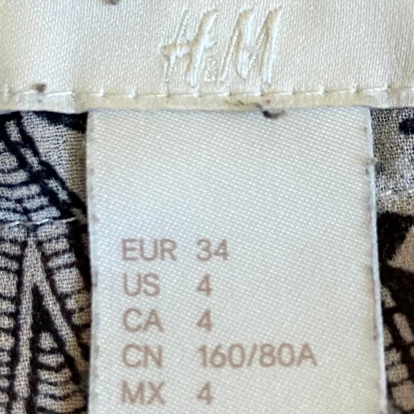 H&M Semi sheer black & white Aztec print popover V Neck top by H&M - Picture 5 of 9